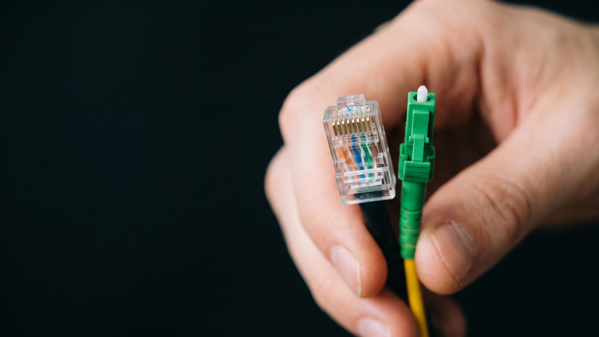 Glasfaser und Kupferkabel im Vergleich für Unternehmensnetze