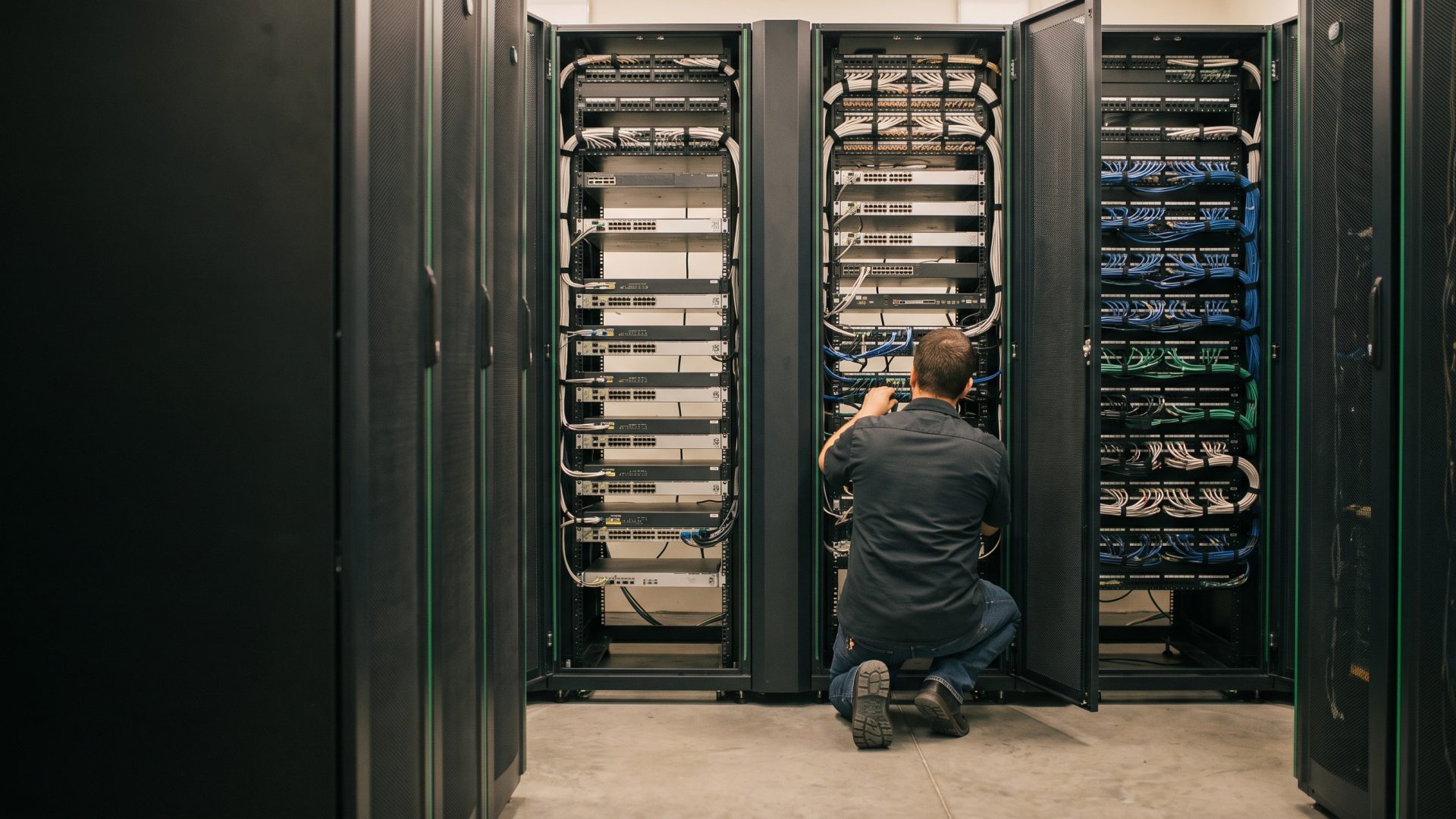 Netzwerktechnik und strukturierte Verkabelung im Unternehmen