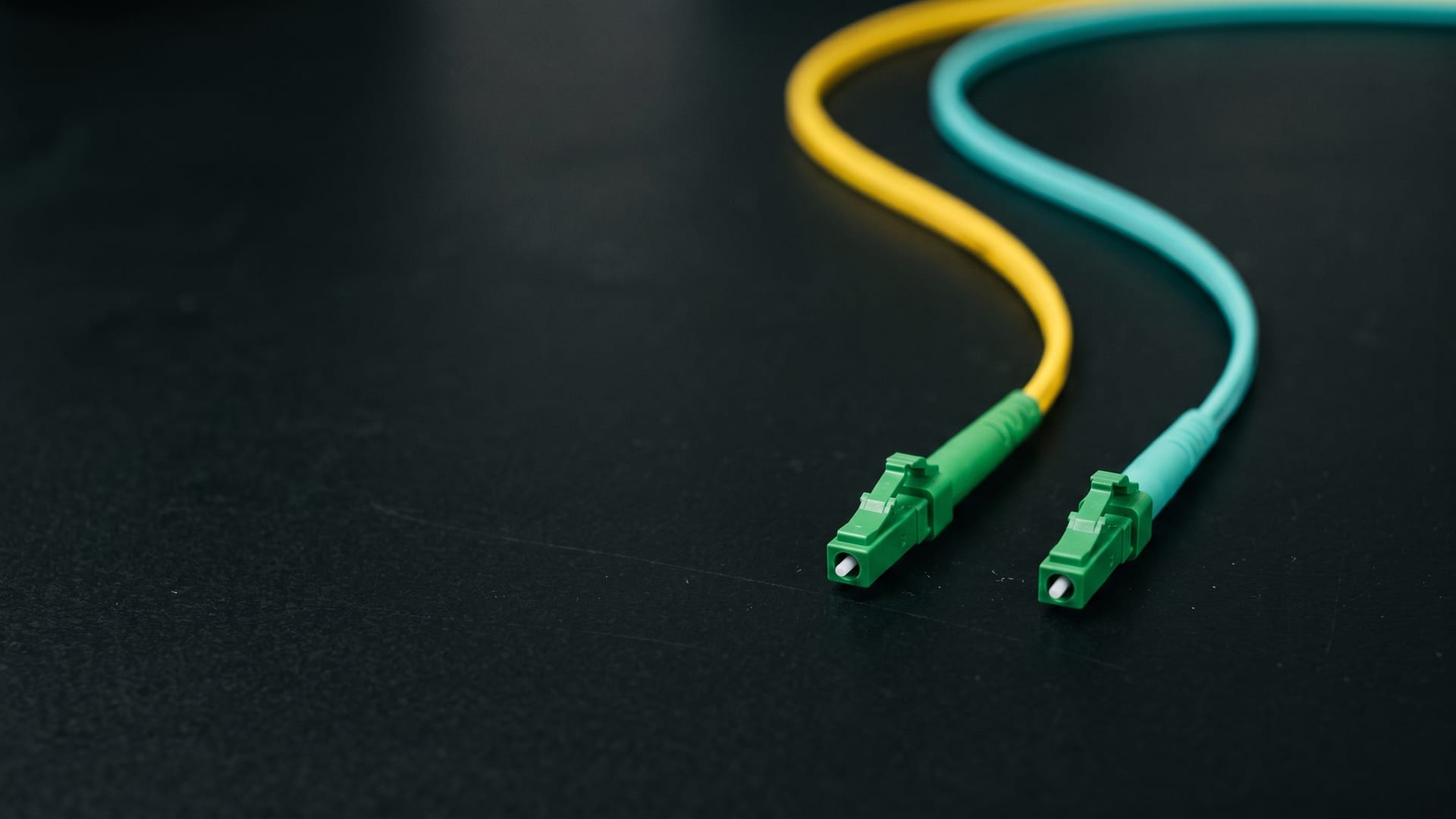 Glasfaserkabel im Vergleich: Singlemode und Multimode LWL im Einsatz